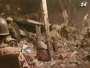 Щонайменше 60 людей загинули внаслідок обвалу будинку у Нью-Делі Щонайменше 60 людей загинули внаслідок обвалу будинку у Нью-Делі