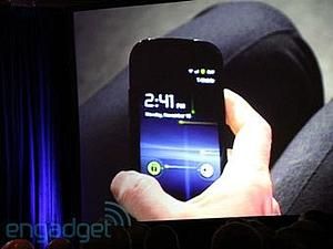 Керівник Google показав смартфон Nexus S