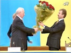 Президент доручив Азарову представити нового голову КМДА Президент доручив Азарову представити нового голову КМДА