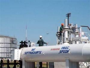 В Ізмаїлі троє мешканців незаконно викачали 40 тонн нафти з нафтопроводу "Одеса-Броди" В Ізмаїлі троє мешканців незаконно викачали 40 тонн нафти з нафтопроводу "Одеса-Броди"