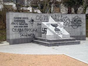 У Севастополі невідомі споганили пам'ятник Жертвам Голокосту У Севастополі невідомі споганили пам'ятник Жертвам Голокосту