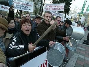 У Луганську підприємці розпочали збір підписів за відставку уряду У Луганську підприємці розпочали збір підписів за відставку уряду