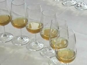 Найстаріше шампанське світу продадуть із аукціону Найстаріше шампанське світу продадуть із аукціону