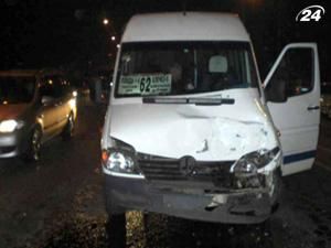 У Дніпропетровську у зіткненні автобуса та двох авто травмовано п’ятеро людей У Дніпропетровську у зіткненні автобуса та двох авто травмовано п’ятеро людей