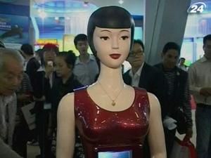 Виставка сучасних побутових роботів триває у Китаї