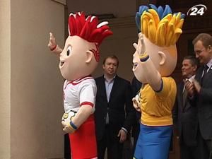 У Львові презентували талісманів Євро 2012 - 20 листопада 2010 - Телеканал новин 24 У Львові презентували талісманів Євро 2012 - 20 листопада 2010 - Телеканал новин 24