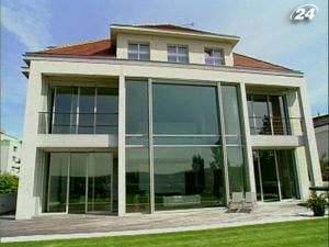 Цей будинок - своєрідне поєднання двох епох дизайну Цей будинок - своєрідне поєднання двох епох дизайну