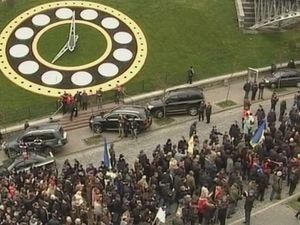 Протестувальники перекрили Хрещатик Протестувальники перекрили Хрещатик