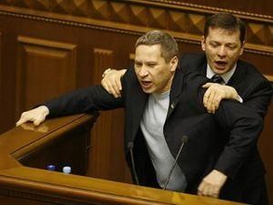 Олег Ляшко рветься виступити перед мітингувальниками Олег Ляшко рветься виступити перед мітингувальниками