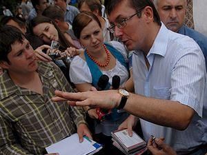 Луценко: Яйця коштують стільки, наче Азаров торгує своїми Луценко: Яйця коштують стільки, наче Азаров торгує своїми