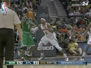 Після першої чверті "Бостон" вигравав у "Атланти" 26 очок Після першої чверті "Бостон" вигравав у "Атланти" 26 очок