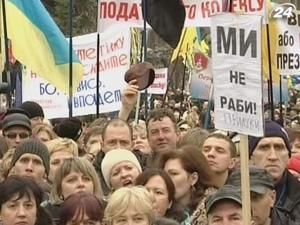 Підприємці вистояли ніч у наметовому містечку Підприємці вистояли ніч у наметовому містечку