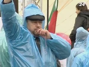 Міліція принесла на Майдан рішення суду про заборону страйку Міліція принесла на Майдан рішення суду про заборону страйку