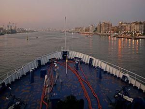 П'ятьох українців затримали у кіпрському порту П'ятьох українців затримали у кіпрському порту