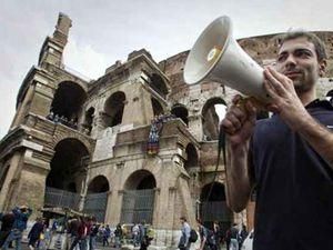 Італія: студенти захопили Пізанську Вежу та Колізей Італія: студенти захопили Пізанську Вежу та Колізей