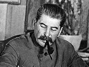 Держдума звинуватила за розстріл у Катині Сталіна Держдума звинуватила за розстріл у Катині Сталіна