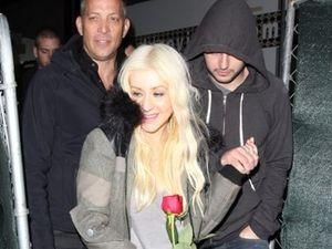 Офіційно заміжня Агілера пішла на побачення Офіційно заміжня Агілера пішла на побачення