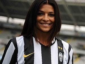 Міс Італія публічно роздягнеться за перемогу "Ювентуса" Міс Італія публічно роздягнеться за перемогу "Ювентуса"