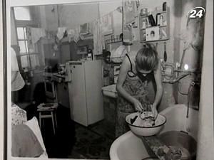 Реальне життя у напівзруйнованому будинку перенесли на фото Реальне життя у напівзруйнованому будинку перенесли на фото