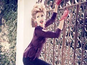 Єва Мендес зіграла багату неврастенічку (ВІДЕО) Єва Мендес зіграла багату неврастенічку (ВІДЕО)