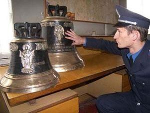 Трьох викрадачів церковних дзвонів затримали правоохоронці Трьох викрадачів церковних дзвонів затримали правоохоронці