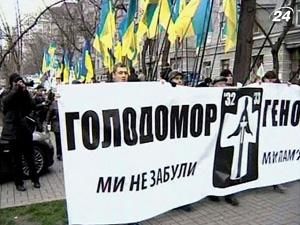 Вшанування жертв Голодомору у столиці розпочали жалобною ходою