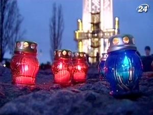 У столиці вшанували жертв голоду-геноциду 1932—33 років У столиці вшанували жертв голоду-геноциду 1932—33 років