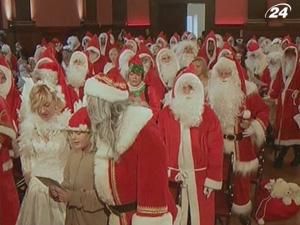 У Берліні триває щорічний зліт Санта Клаусів У Берліні триває щорічний зліт Санта Клаусів