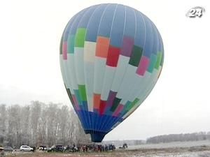 Вперше в історії України повітряна куля підняла у небо відразу 36 людей Вперше в історії України повітряна куля підняла у небо відразу 36 людей