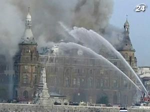 На вокзалі Хайдарпаша у Туреччині спалахнула сильна пожежа На вокзалі Хайдарпаша у Туреччині спалахнула сильна пожежа