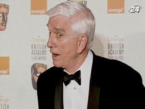 Помер відомий американський комедійний актор Леслі Нільсен Помер відомий американський комедійний актор Леслі Нільсен