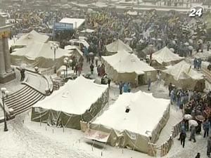 Мітингувальники вимагають зустрічі з Венеціанською комісією Мітингувальники вимагають зустрічі з Венеціанською комісією