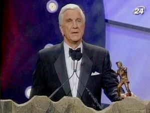 Пішов з життя культовий кінокомік Леслі Нільсен Пішов з життя культовий кінокомік Леслі Нільсен