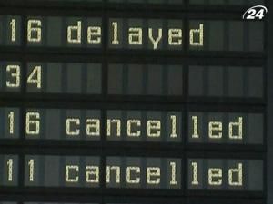 Через сильні снігопади у Німеччині скасовано сотні авіарейсів Через сильні снігопади у Німеччині скасовано сотні авіарейсів