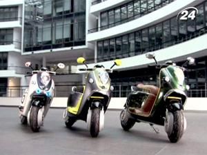 Британський автовиробник вперше представив моторолер Британський автовиробник вперше представив моторолер