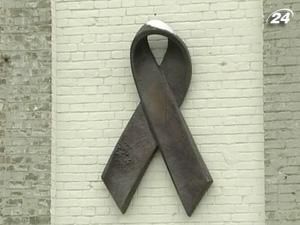 Світ відзначає День боротьби зі СНІДом Світ відзначає День боротьби зі СНІДом