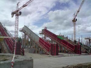 Львівських будівельників стадіону звільнили за вимагання зарплати Львівських будівельників стадіону звільнили за вимагання зарплати