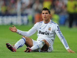 Роналду забив коліно Роналду забив коліно