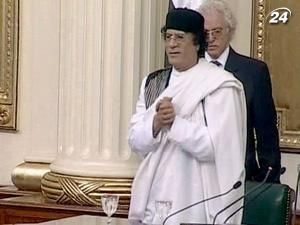 Каддафі попросив у ЄС 5 млрд. євро на захист від нелегальних іммігрантів Каддафі попросив у ЄС 5 млрд. євро на захист від нелегальних іммігрантів