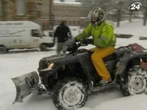 Снігопади стали причиною транспортного колапсу в Європі