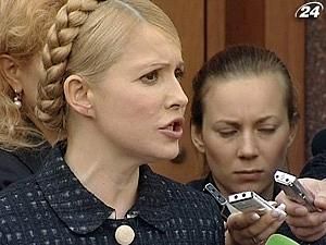 Тимошенко допитують вже більше трьох годин Тимошенко допитують вже більше трьох годин