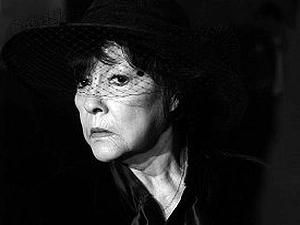 Беллу Ахмадуліну поховали поруч з Вознесенським і Черномирдіним Беллу Ахмадуліну поховали поруч з Вознесенським і Черномирдіним