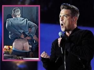 Роббі Вільямс у прямому ефірі зняв із себе штани Роббі Вільямс у прямому ефірі зняв із себе штани