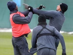 Баллотелі та Боатенг вирішили провести тренування з боксу Баллотелі та Боатенг вирішили провести тренування з боксу