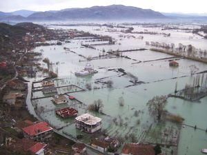 Балканські держави просять НАТО допомогти подолати повінь