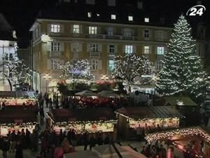 Альпійське місто Больцано готується до Різдва Альпійське місто Больцано готується до Різдва