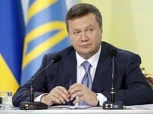 Янукович обіцяє будувати сильну армію Янукович обіцяє будувати сильну армію