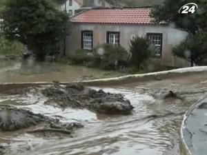 Зливні дощі спричинили повені у Португалії Зливні дощі спричинили повені у Португалії