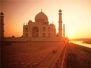 Заради Саркозі вигнали 10 тис. туристів Заради Саркозі вигнали 10 тис. туристів