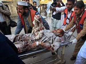 У Пакистані в результаті вибухів загинули 28 людей У Пакистані в результаті вибухів загинули 28 людей